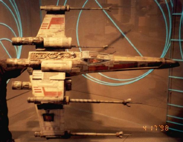 xwing.jpg (43993 bytes)